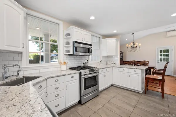 84 Earl ST, Westbury, NY 11590