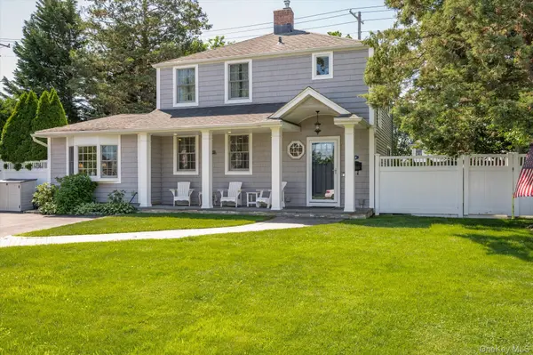 84 Earl ST, Westbury, NY 11590