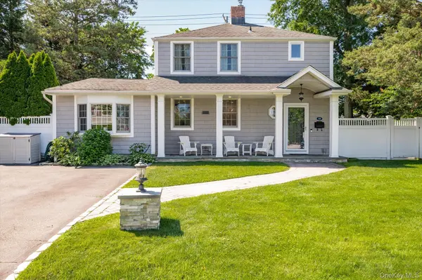 84 Earl ST, Westbury, NY 11590