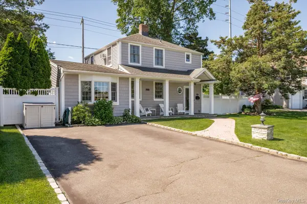 84 Earl ST, Westbury, NY 11590