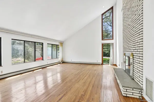 20 High Point LN, Scarsdale, NY 10583