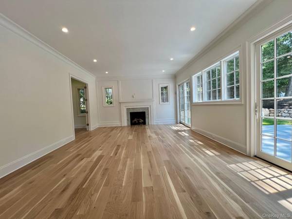 3 Seaforth LN, Lloyd Harbor, NY 11743