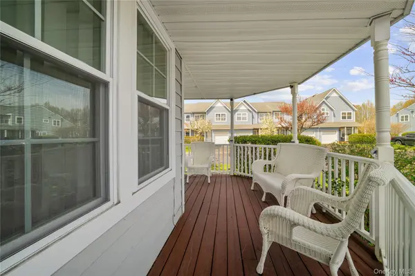 1 Clubhouse CIR, Central Islip, NY 11722