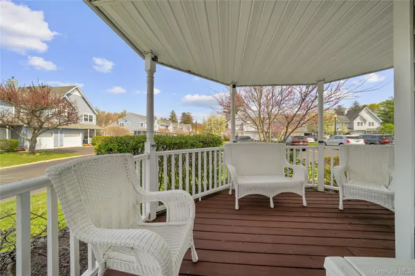 1 Clubhouse CIR, Central Islip, NY 11722