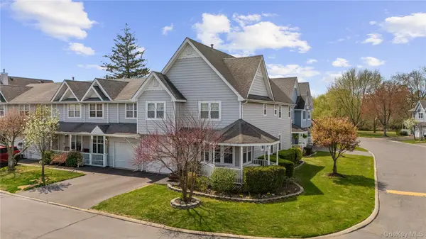 1 Clubhouse CIR, Central Islip, NY 11722