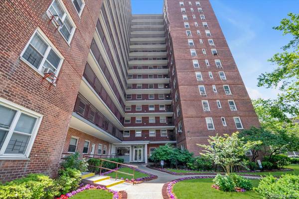 97-10 62 DR #3H, Rego Park, NY 11374