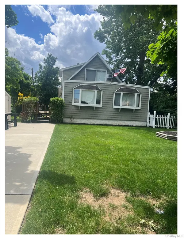 32 Coolidge ST, Bellmore, NY 11710
