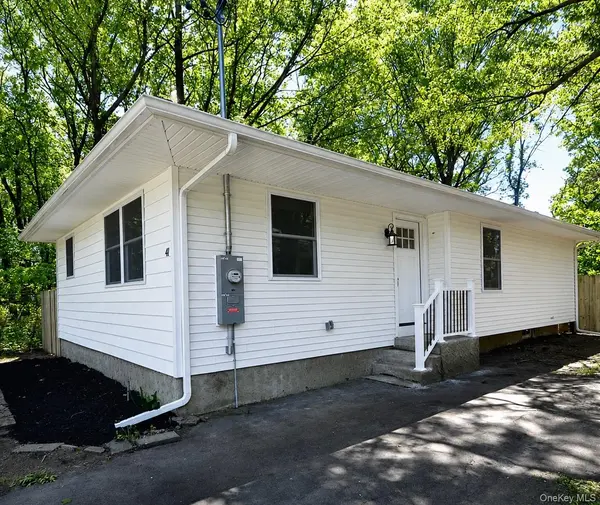 41 Grand AVE, Shirley, NY 11967