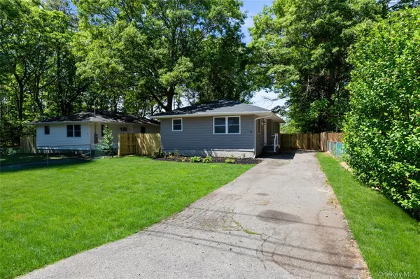43 Grand AVE, Shirley, NY 11967