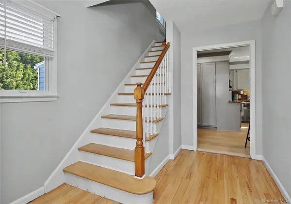 14 Emerald PL, Yonkers, NY 10703