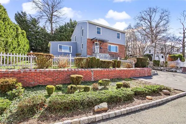 14 Emerald PL, Yonkers, NY 10703