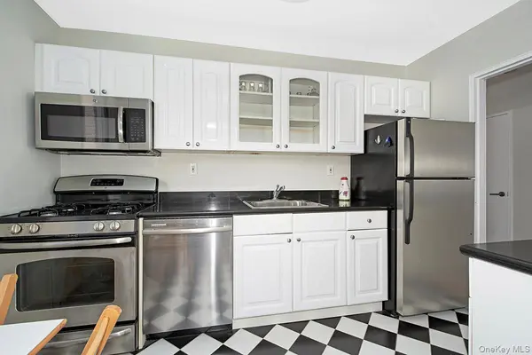 110 Lawn TER #2H, Mamaroneck, NY 10543