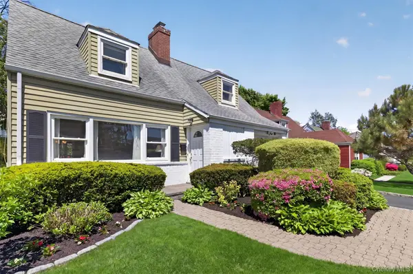 16 Roy PL, Eastchester, NY 10709