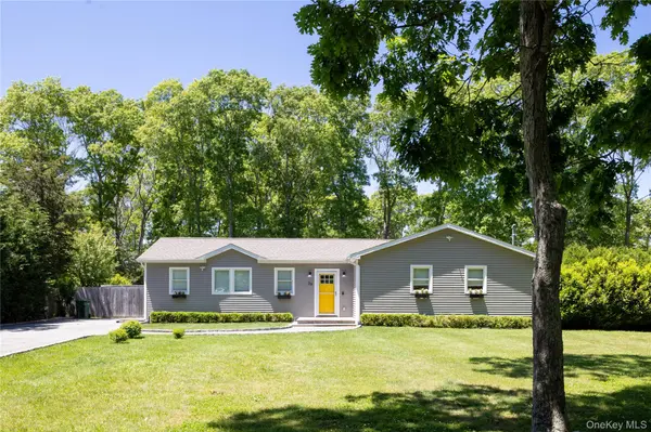 29 Matthews DR, Remsenburg, NY 11972