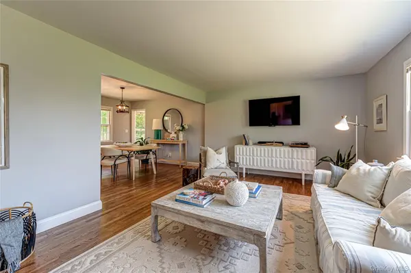 27 Sunset AVE, East Quogue, NY 11942