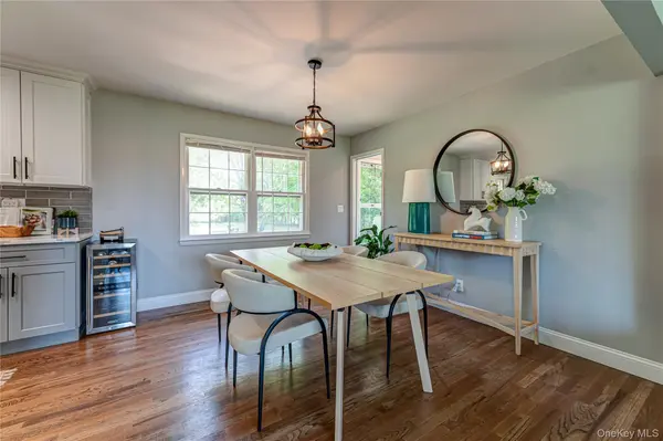 27 Sunset AVE, East Quogue, NY 11942