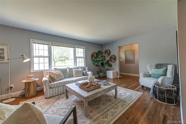 27 Sunset AVE, East Quogue, NY 11942