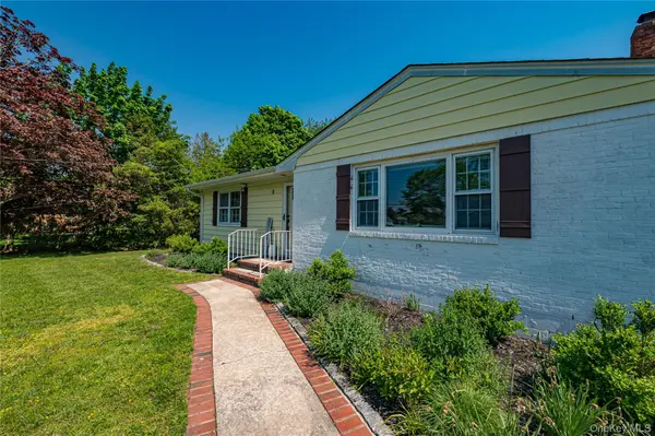 27 Sunset AVE, East Quogue, NY 11942