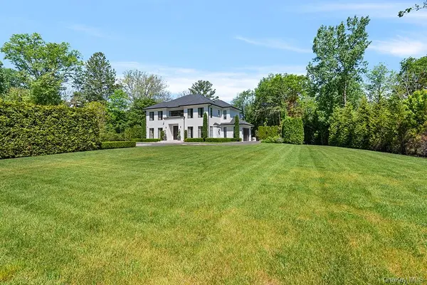 22 Eastview LN, Old Brookville, NY 11545
