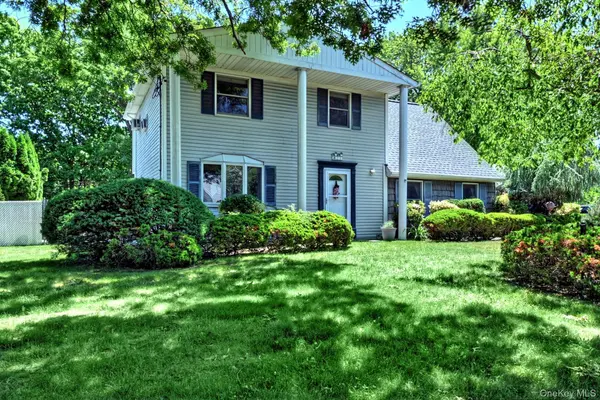 21 Aspen ST, Port Jefferson Station, NY 11776
