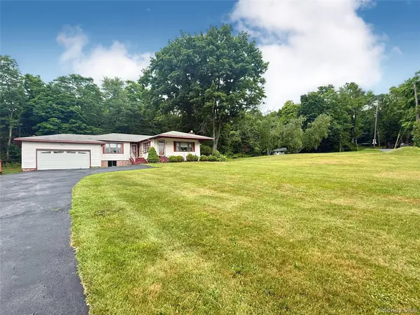 646 Oak Summit RD, Millbrook, NY 12545
