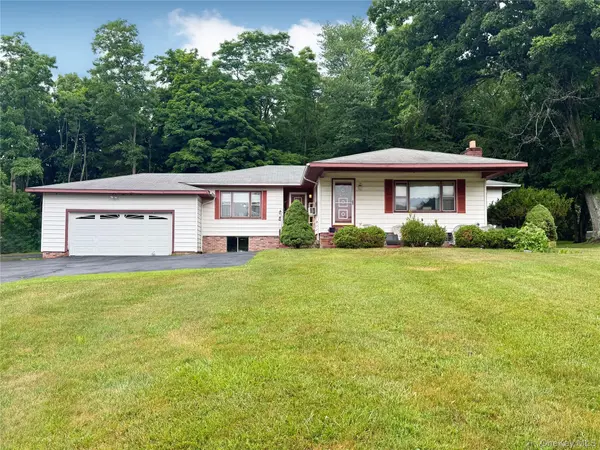 646 Oak Summit RD, Millbrook, NY 12545