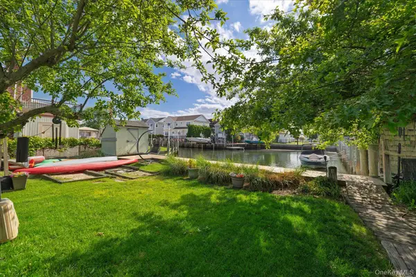 34 Seabreeze RD, Massapequa, NY 11758