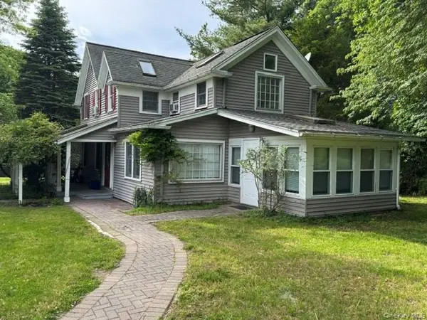 74 S Airmont RD, Suffern, NY 10901