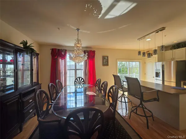 913 Hawthorn WAY, New Windsor, NY 12553