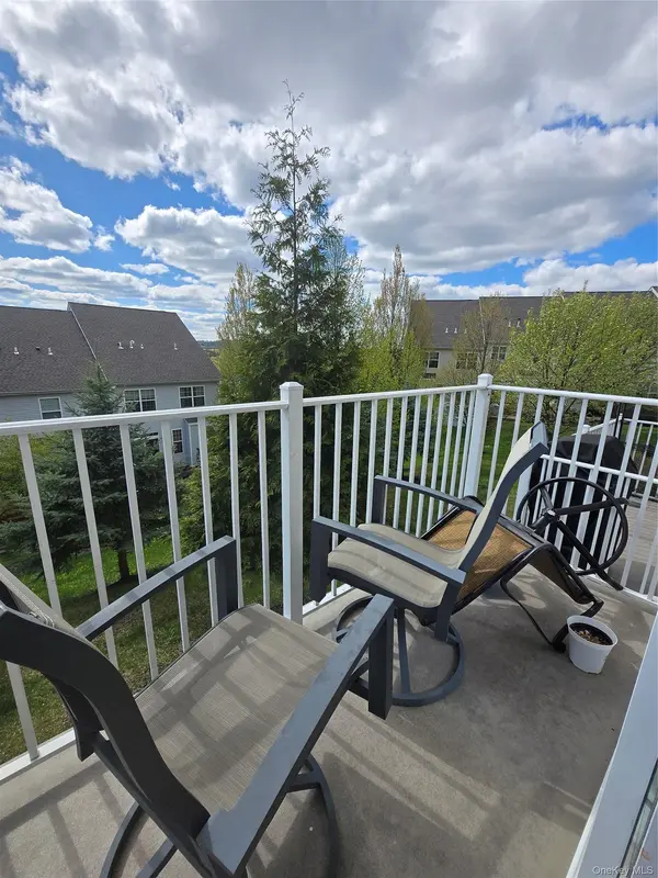 913 Hawthorn WAY, New Windsor, NY 12553