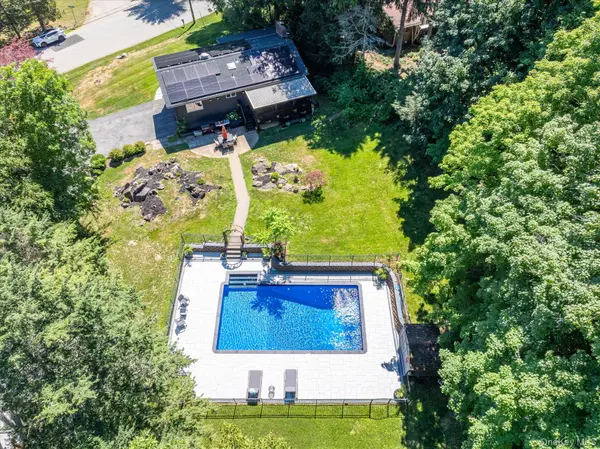 27 Lakeview AVE, Cortlandt Manor, NY 10567