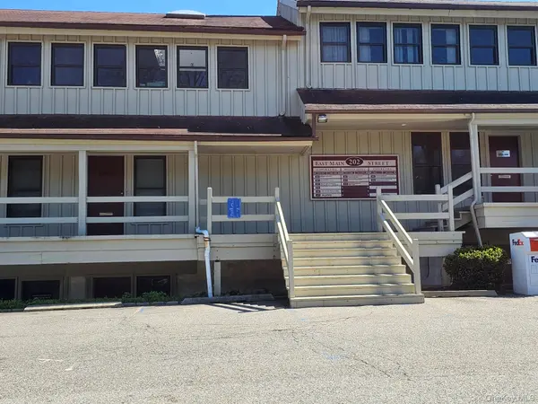 202 Main #208 Ground, Huntington, NY 11743