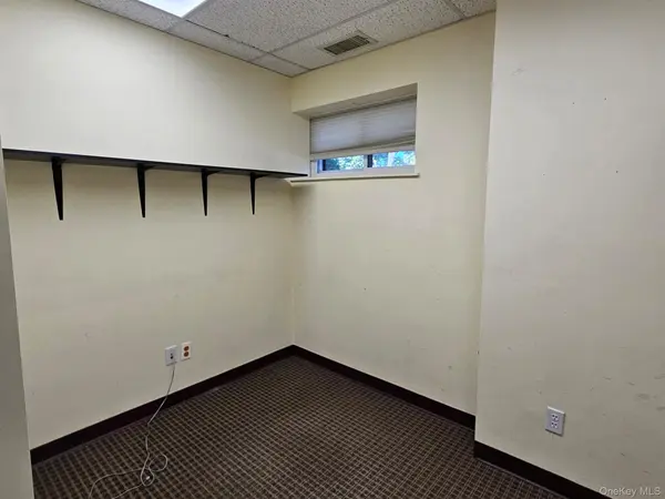 202 Main #208 Ground, Huntington, NY 11743