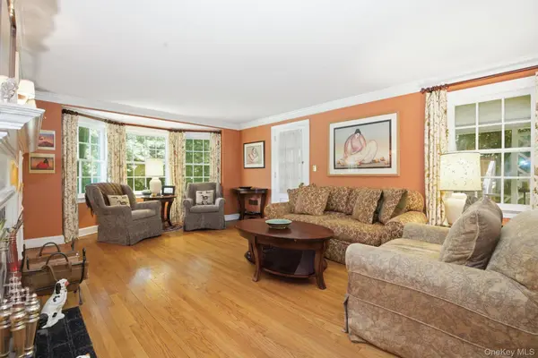 2 Turner DR, Chappaqua, NY 10514