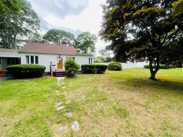 66 Corbin AVE, Shirley, NY 11967