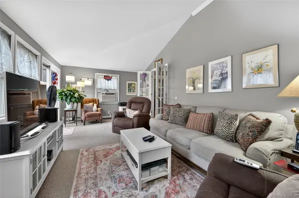 8 7th ST, Carle Place, NY 11514