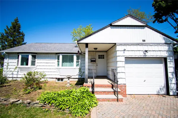 650 Bryant ST, East Meadow, NY 11554