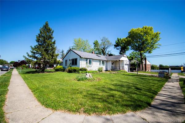 650 Bryant ST, East Meadow, NY 11554