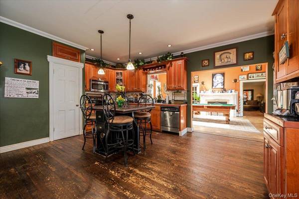 35 Cooke AVE, Holtsville, NY 11742