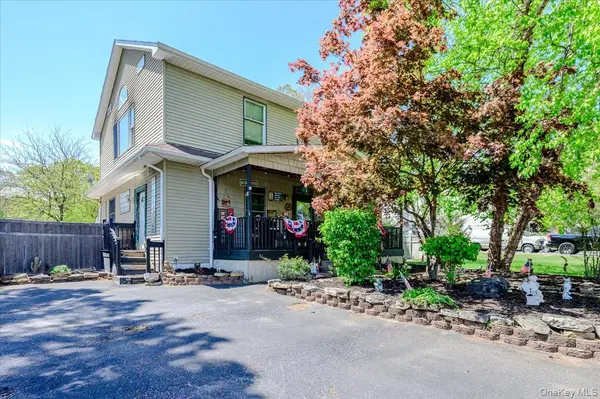 35 Cooke AVE, Holtsville, NY 11742