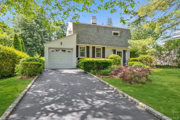 148 Princeton ST, Roslyn Heights, NY 11577