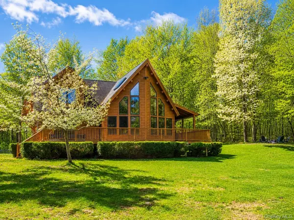 252 Crum Elbow RD, Hyde Park, NY 12538