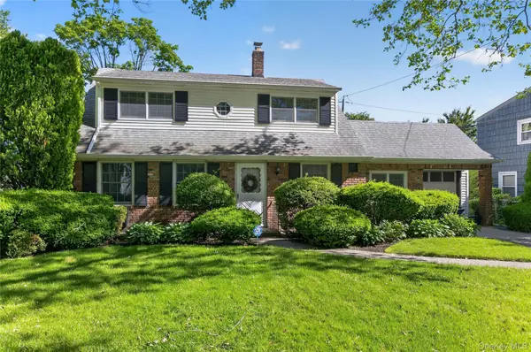 261 Wright AVE, Carle Place, NY 11514