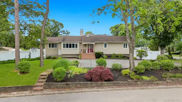 93 Midwood AVE, Nesconset, NY 11767