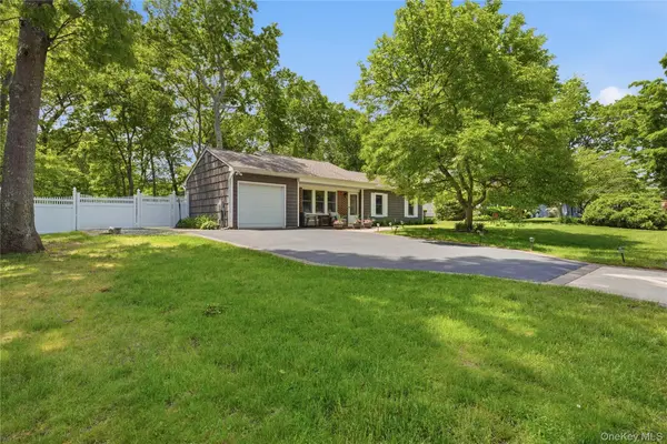 30 Scenic Hills DR, Ridge, NY 11961