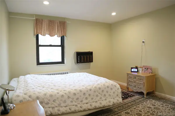 10 Terrace Circle #3B, Great Neck, NY 11021