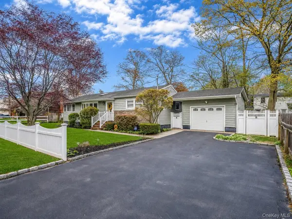 19 Cypress LN, Shirley, NY 11967