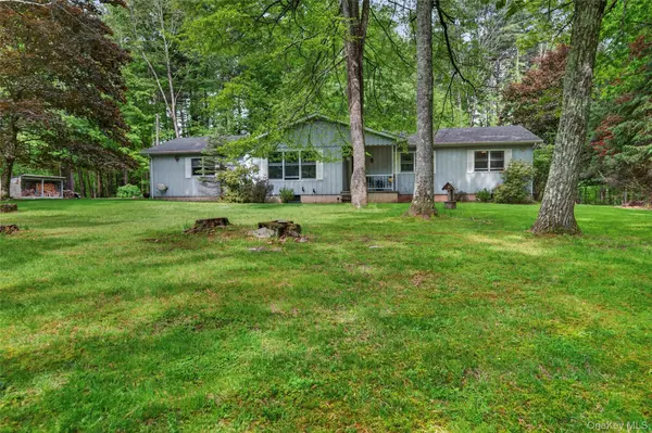 11 Fairway DR, Highland Lake, NY 12743