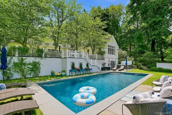 40 Algonquin DR, Chappaqua, NY 10514