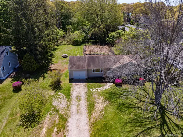 6200 New Suffolk AVE, Mattituck, NY 11952